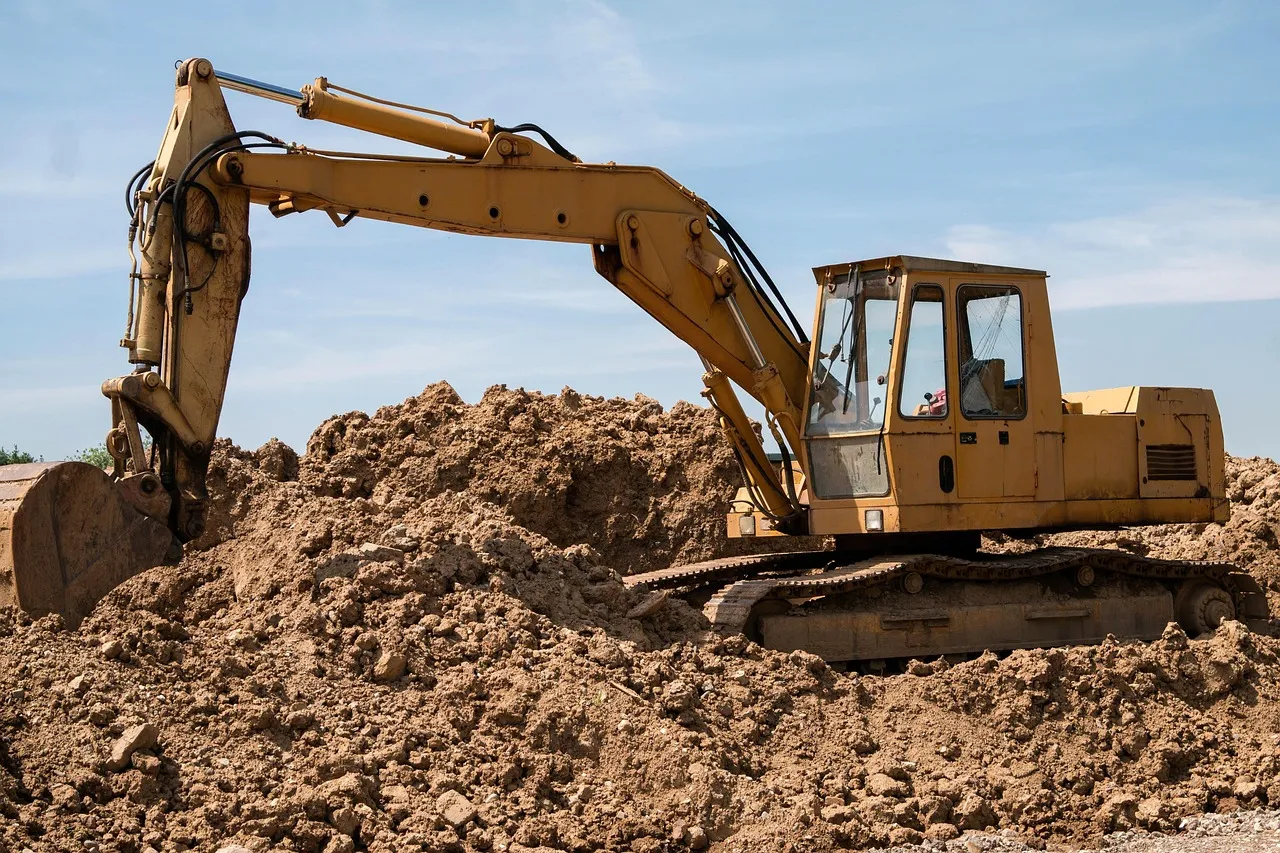 Tallai Rock-Breaker Pool Dig — Sollid Solutions Gold Coast earthmoving project